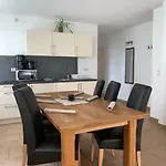 ماريانا شقة *