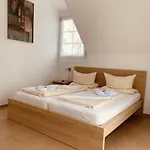 ماريانا روست