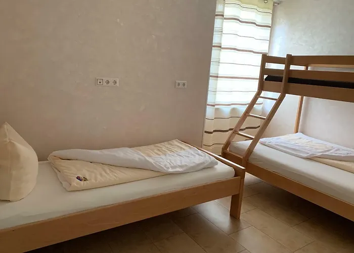 ماريانا شقة *